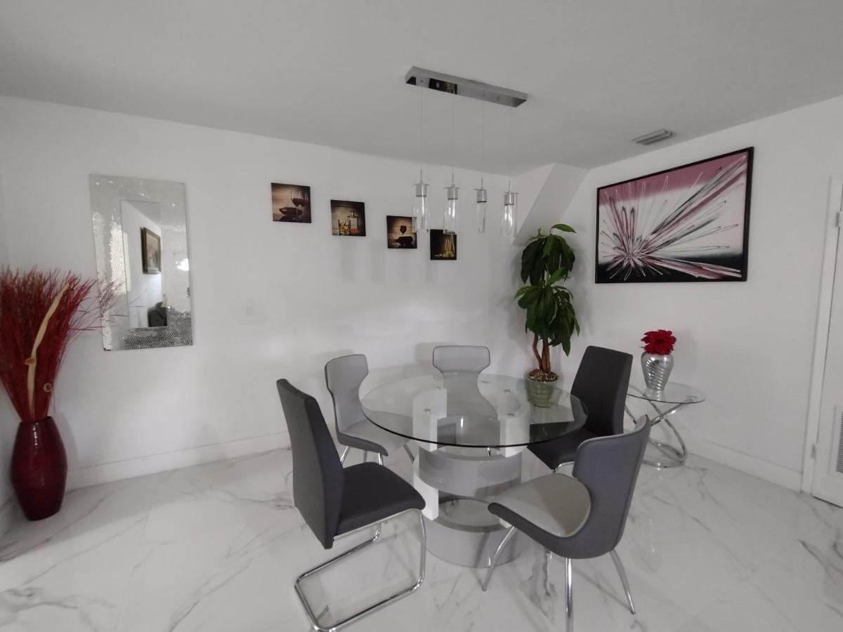 Cheerful 3-Bedroom Home /Ac+ Free Parking North Miami Beach Esterno foto