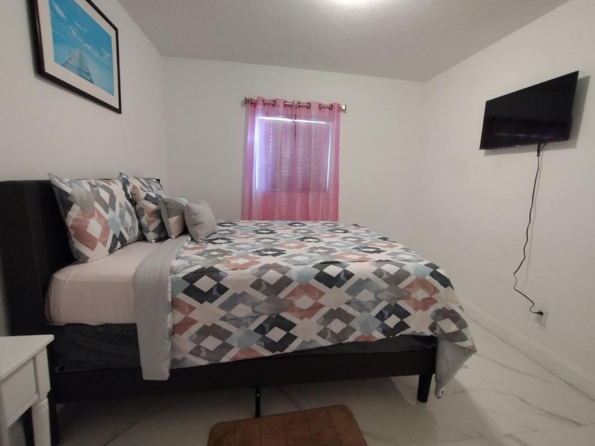 Cheerful 3-Bedroom Home /Ac+ Free Parking North Miami Beach Esterno foto