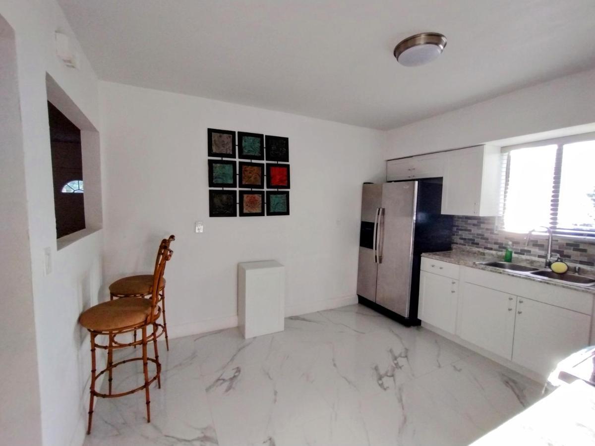 Cheerful 3-Bedroom Home /Ac+ Free Parking North Miami Beach Esterno foto