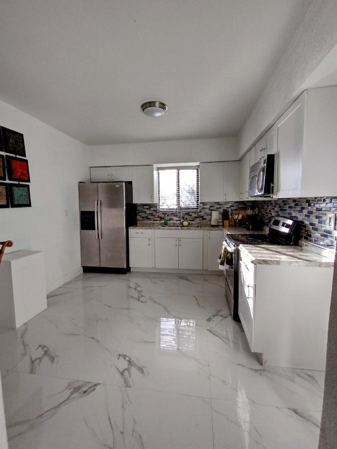 Cheerful 3-Bedroom Home /Ac+ Free Parking North Miami Beach Esterno foto