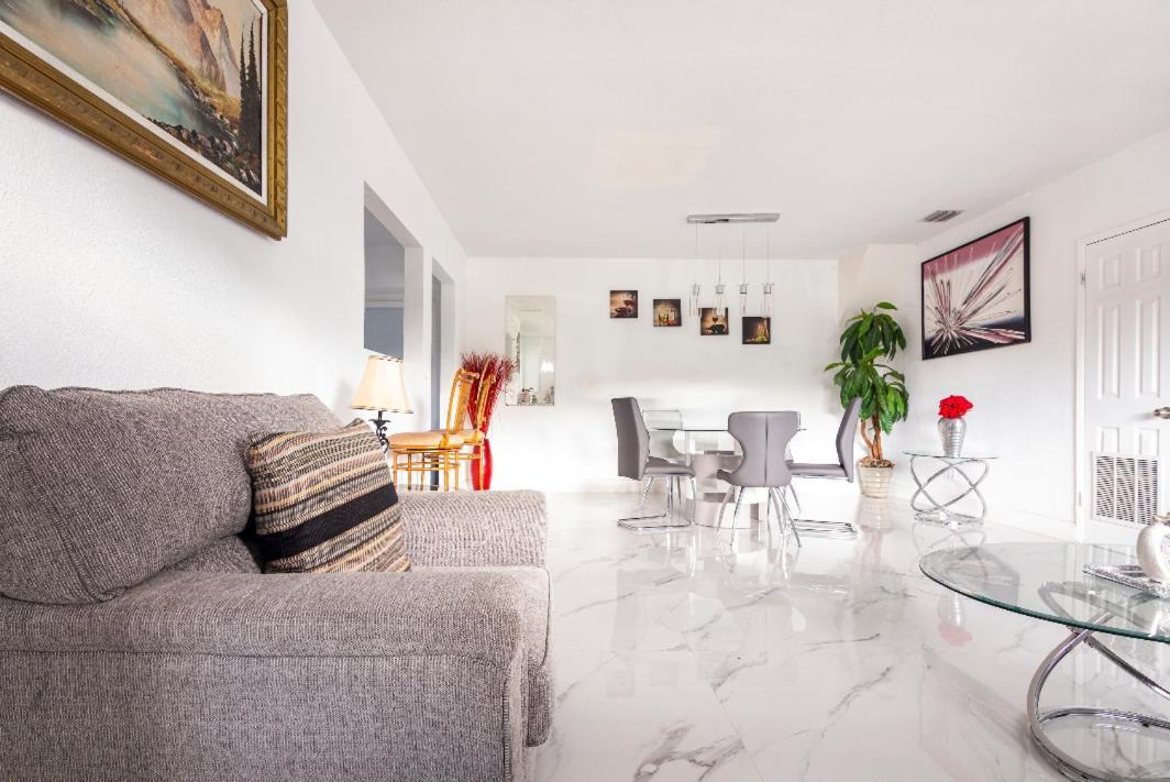 Cheerful 3-Bedroom Home /Ac+ Free Parking North Miami Beach Esterno foto